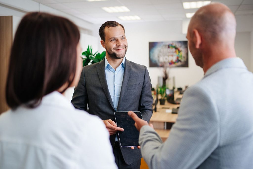 1 VFI Center Geldanlage Finanztipps Sparen Beratungsgespraech